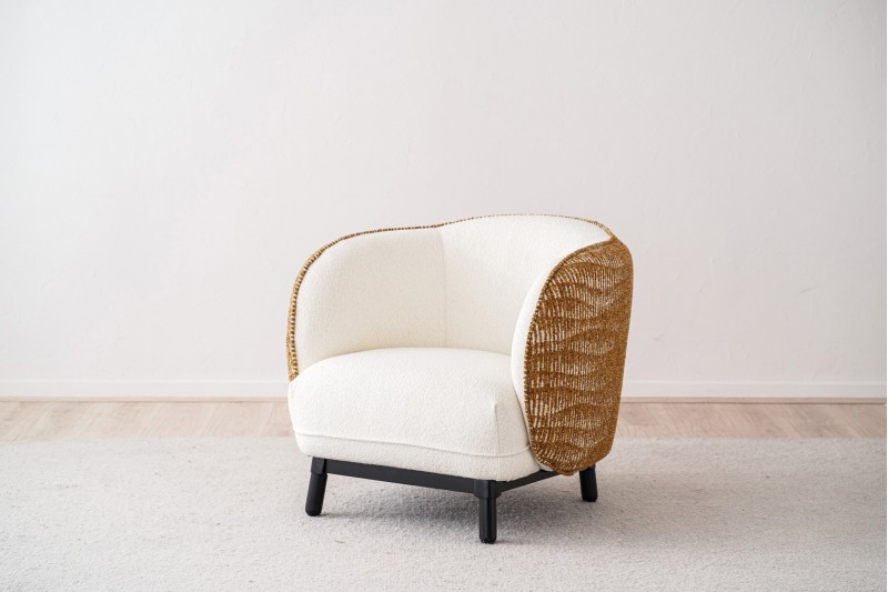 CURVED ARMCHAIR.WHITE AND MUSTARD | VP Interiorismo