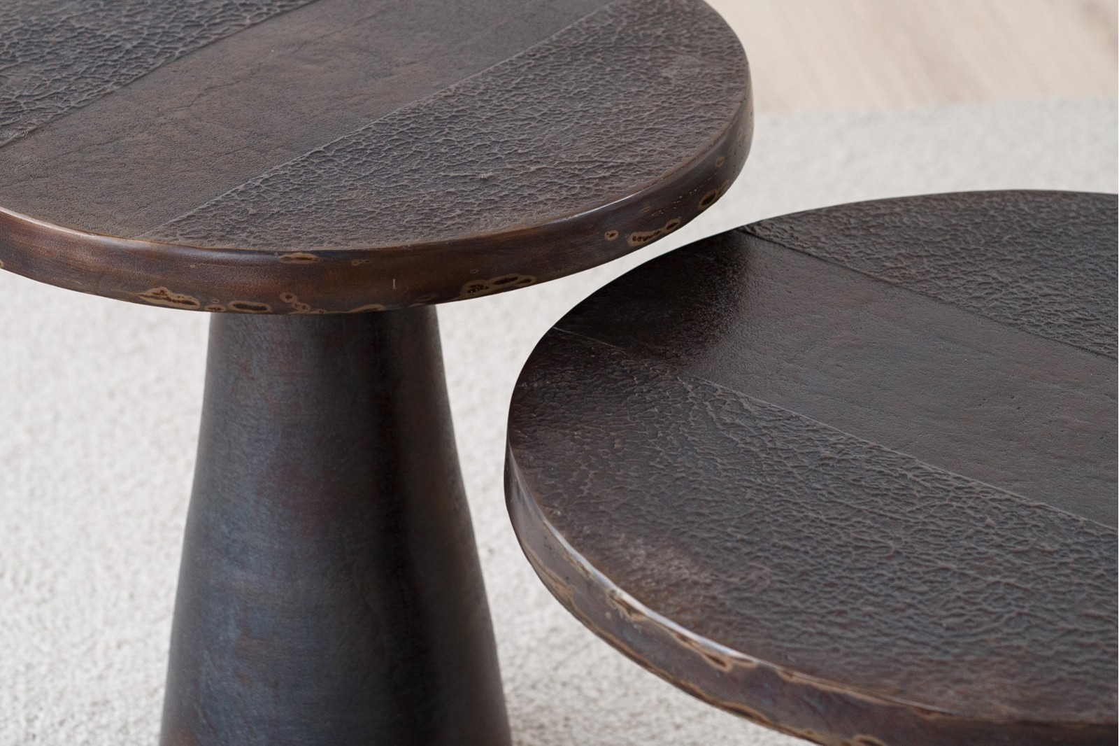 MESAS AUXILIARES MAT: METAL BRONCE ENVEJECIDO