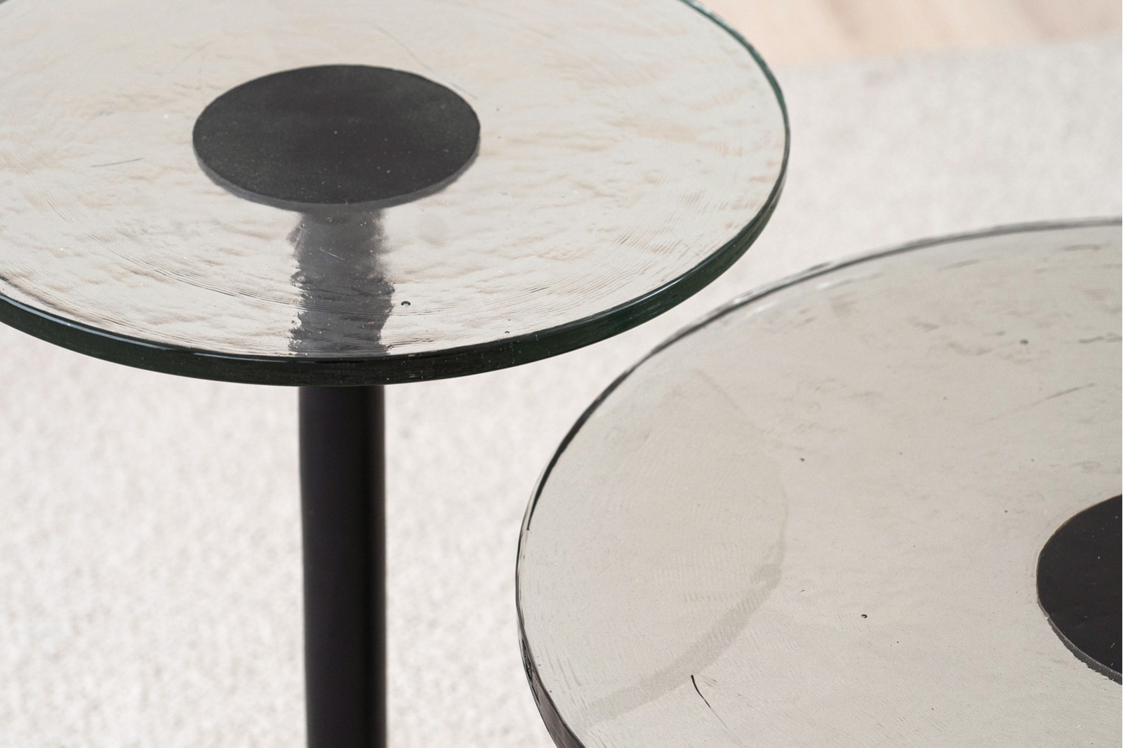 MESAS AUXILIAR TULIP: NEGRO Y CRISTAL