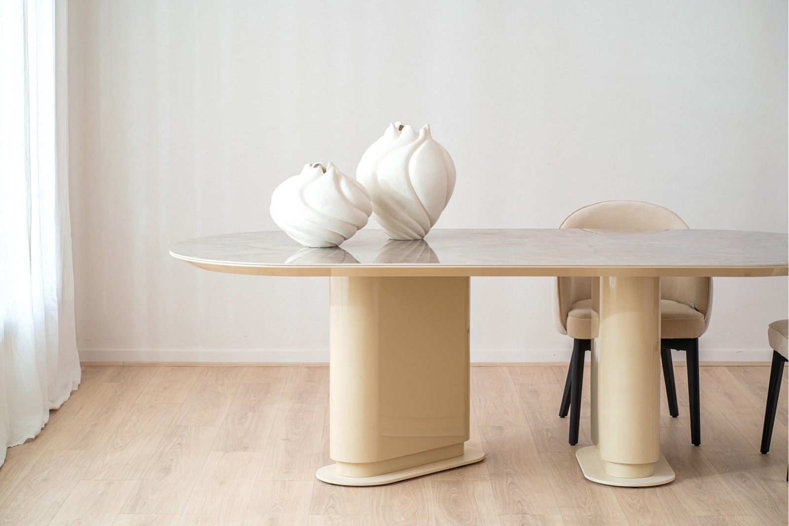 MESA COMEDOR DUNE. LACADO Y CERAMICO