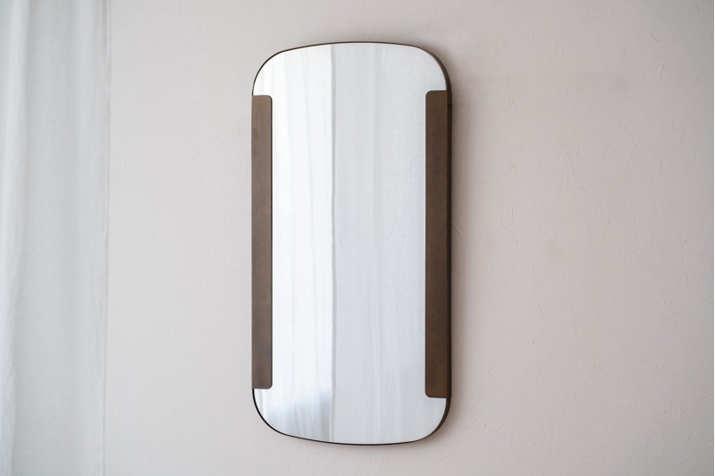 RECTANGULAR WALL MIRROR. METAL FRAME | VP Interiorismo
