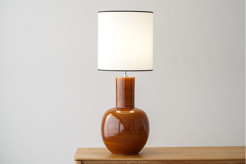 NELA LAMP. CERAMIC. GOLDEN YELLOW | VP Interiorismo