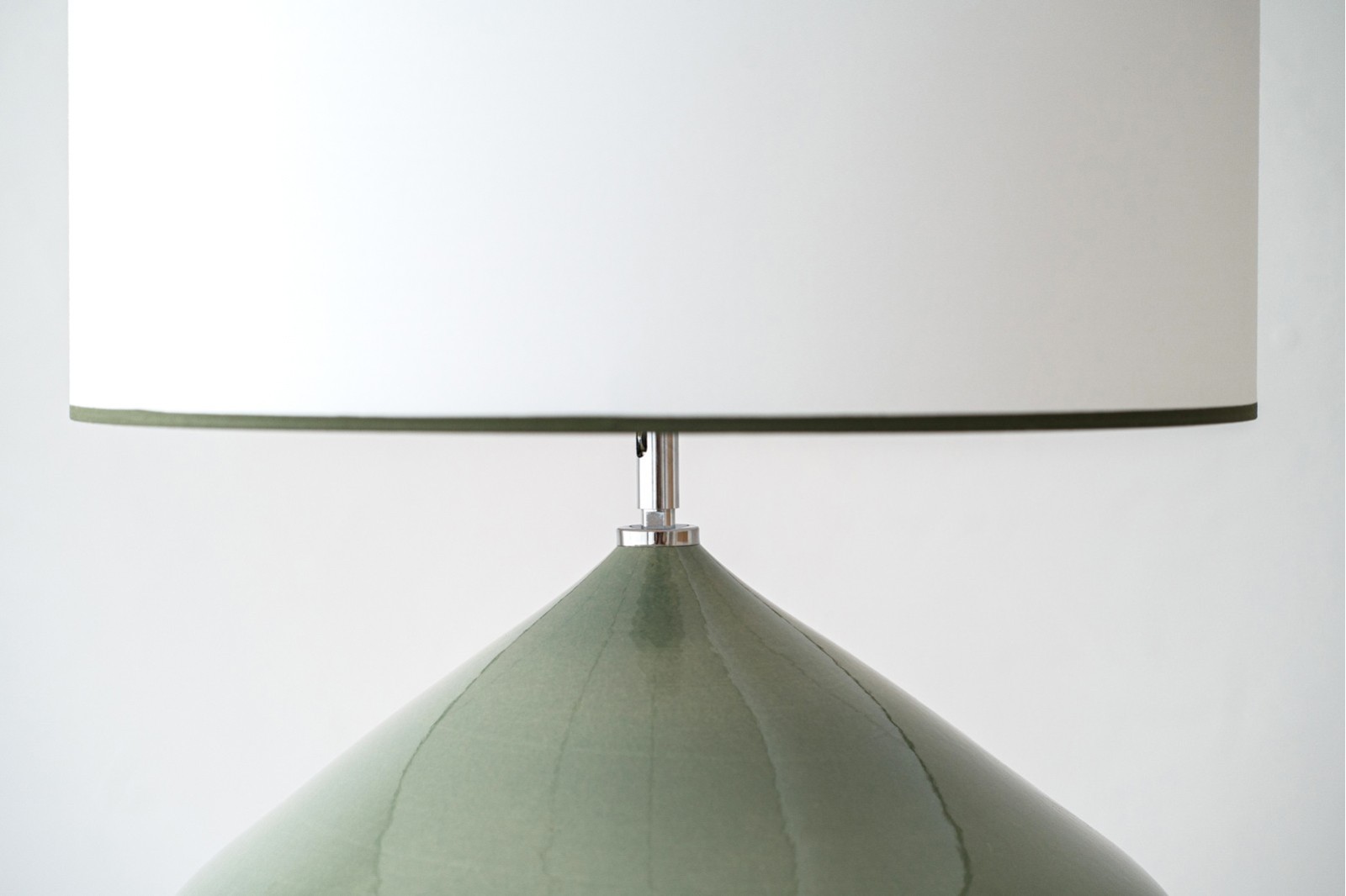 LÁMPARA CIAN. PANTALLA. CERÁMICA. VERDE