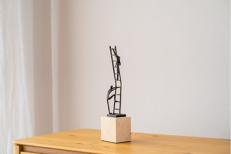 SCULPTURE UP & DOWN N2. METAL & MARBLE | VP Interiorismo