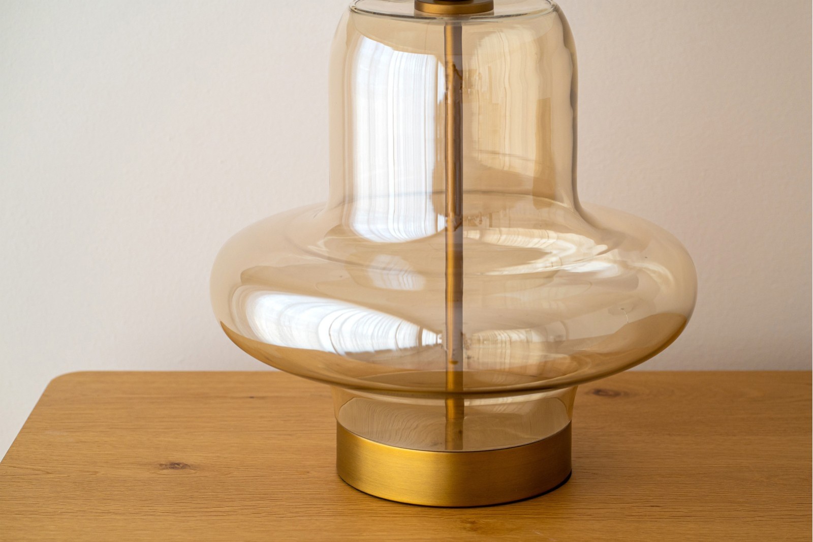 LAMPARA BREO. VIDRIO AMBAR CON PANTALLA