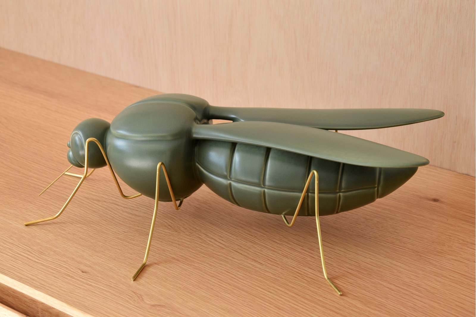 ESCULTURA MOSQUITO. VERDE MILITAR MATE