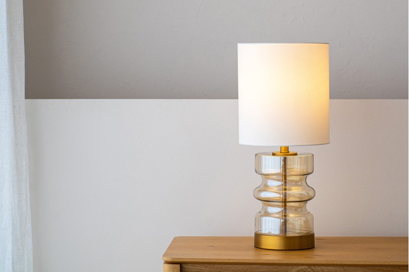 CILLA N2 TABLE LAMP. AMBER GLASS | VP Interiorismo