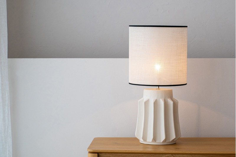 GREECE TABLE LAMP. CERAMIC. LOW MODEL MATTE WHITE | VP Interiorismo