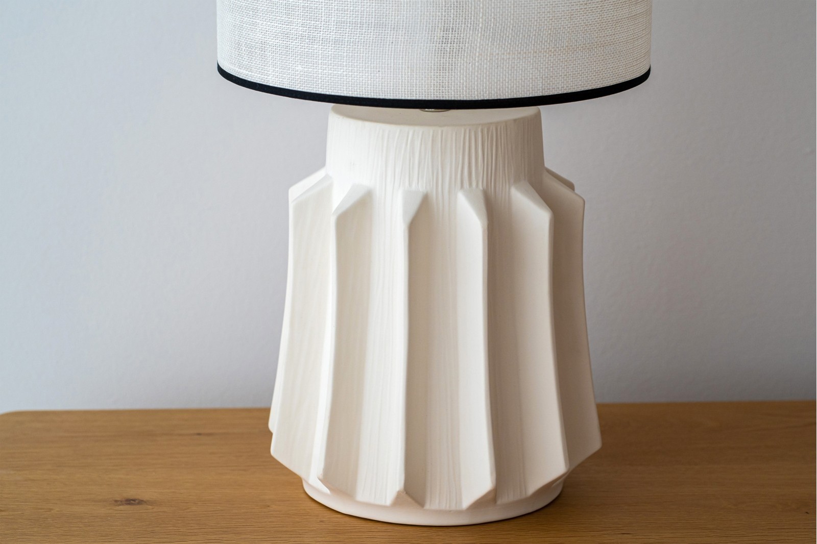 LAMPARA GRECIA.BAJA.CERAMICA. BLANCO