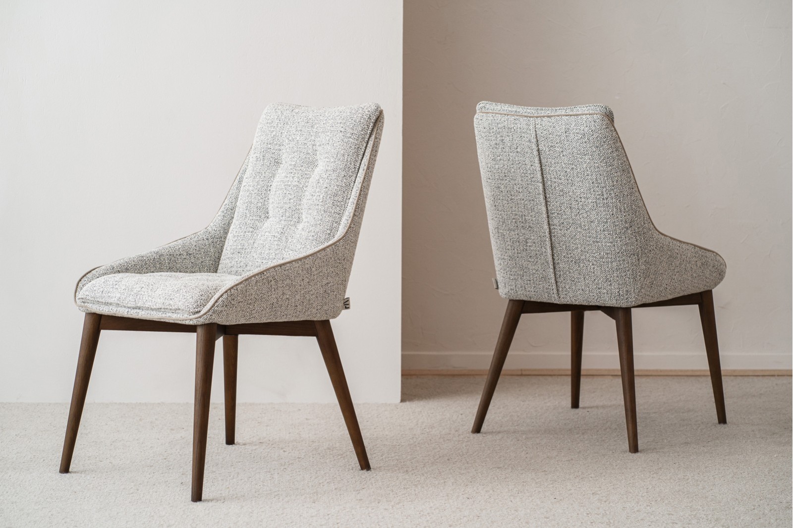 SET 2 SILLAS  MIA. TONOS GRISES. NOGAL