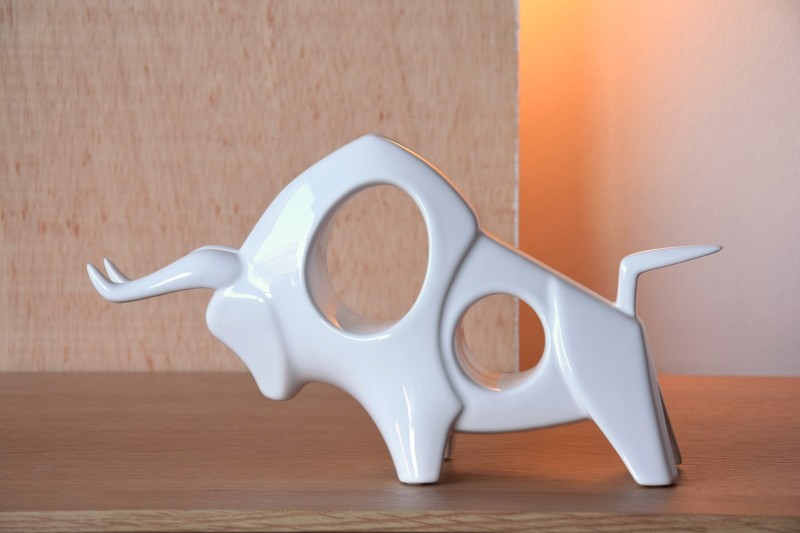 CERAMIC BULL. WHITE. SIDE | VP Interiorismo