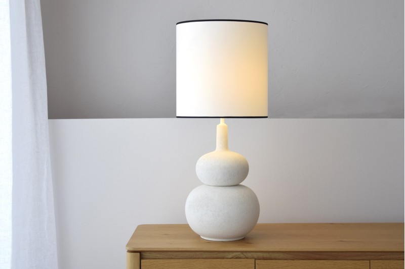 LAMPE DE TABLE EN CERAMIQUE ANA AVEC ABAT-JOUR. | VP Interiorismo
