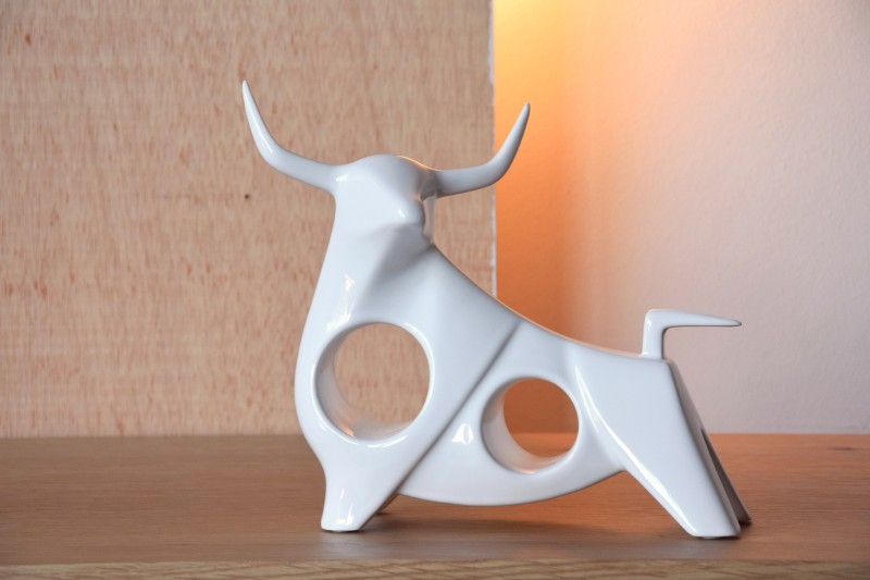 TORO CERAMICA BLANCO. FRONTAL