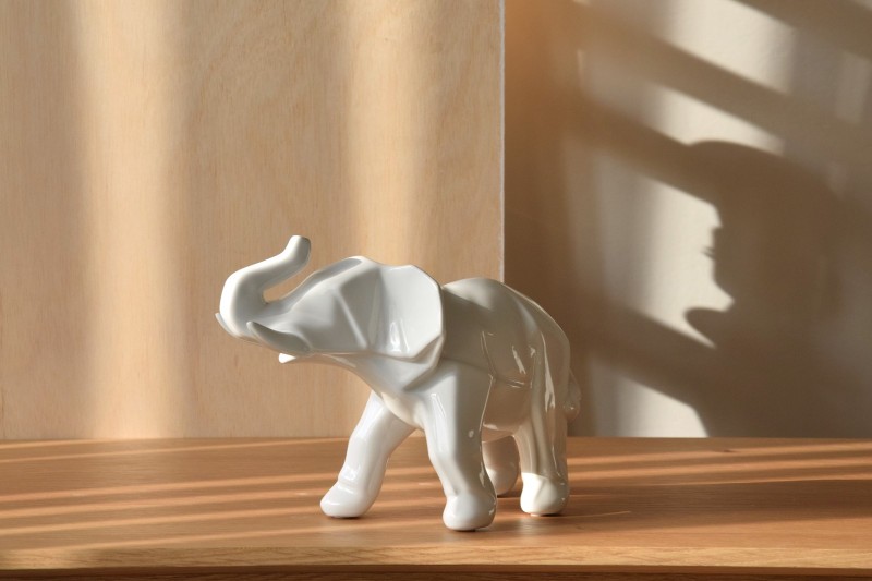 ESCULTURA CERAMICA ELEFANTE BLANCO N1