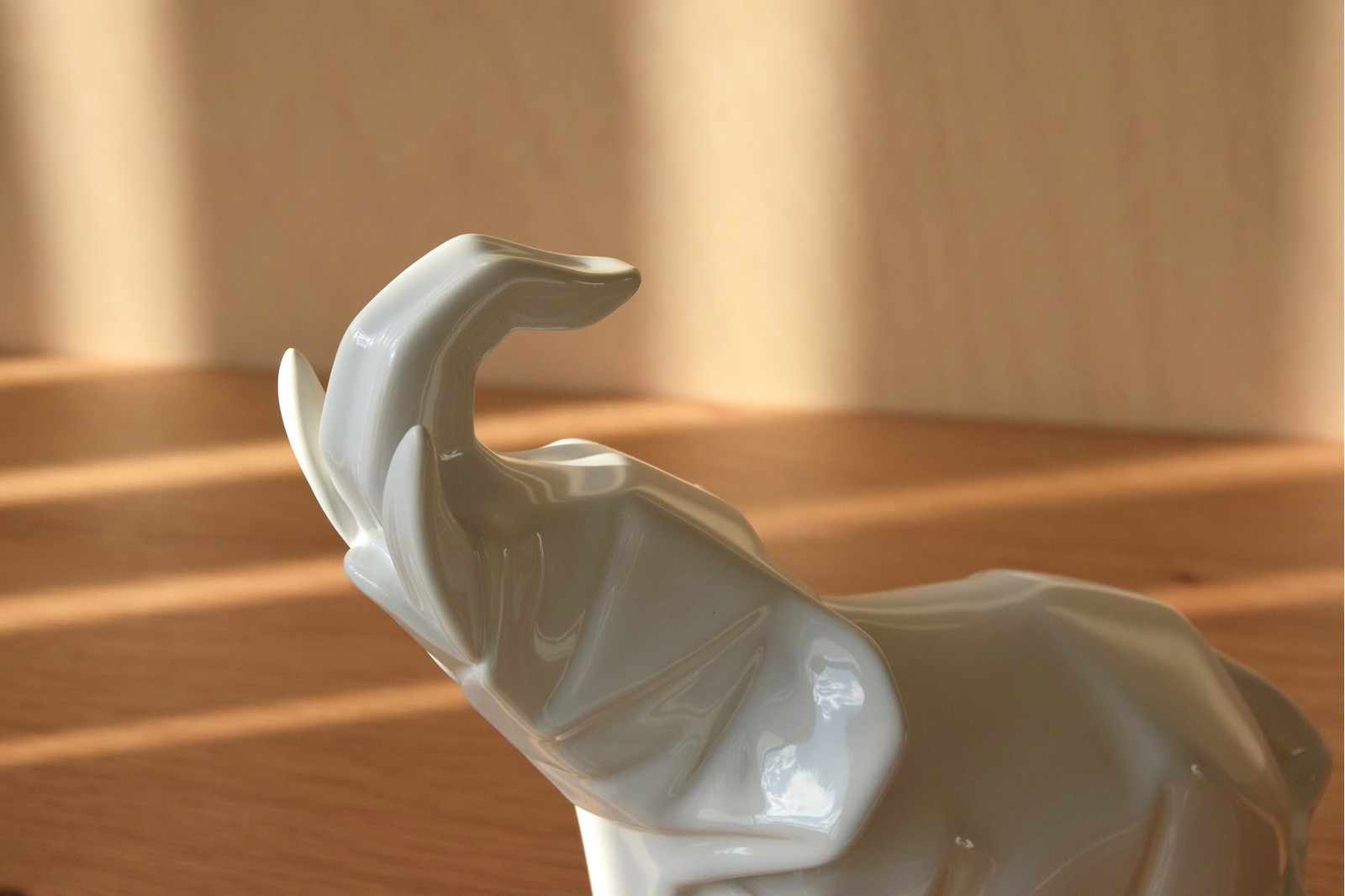 ESCULTURA CERAMICA ELEFANTE BLANCO N2