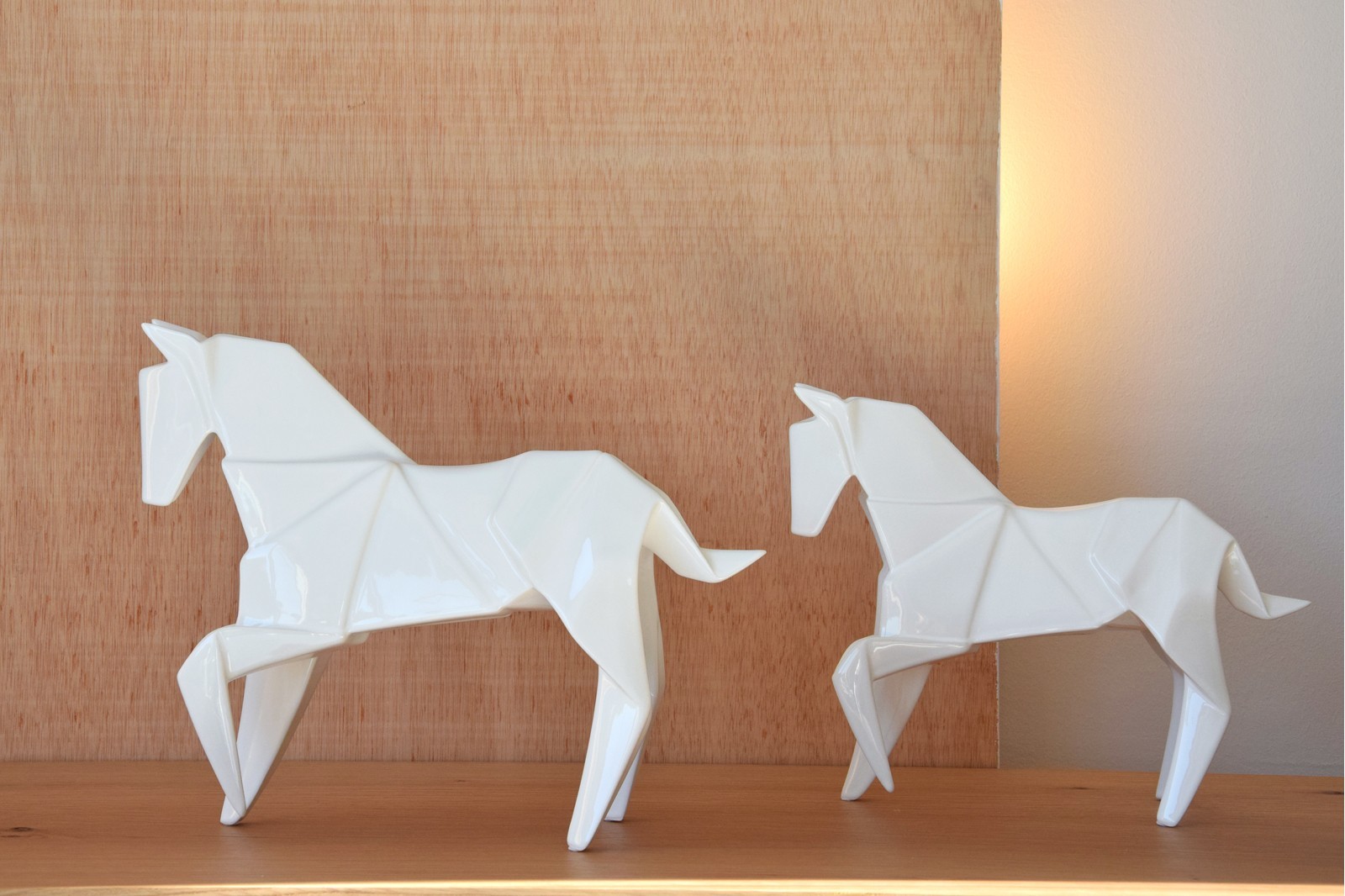 COLECCIÓN CABALLO ORIGAMI. ESCULTURA CERÁMICA BLANCO