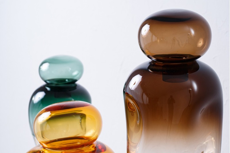 COLLECTION OMBA : BOUTEILLES EN VERRE COLORÉ| VP Interiorismo.