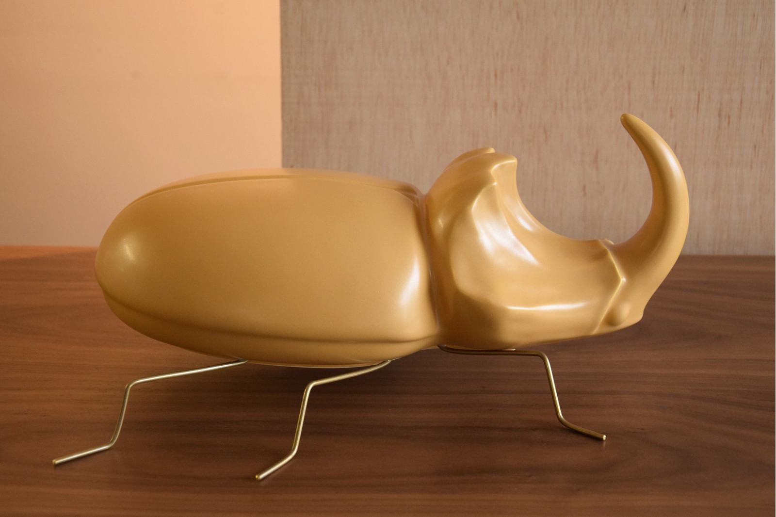 ESCARAVELLO CORNO CERAMICA MOSTAZA MATE