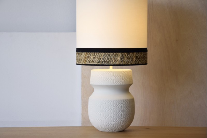 LAMPE DE TABLE EVA EN CERAMIQUE AVEC ABAT-JOUR | VP Interiorismo