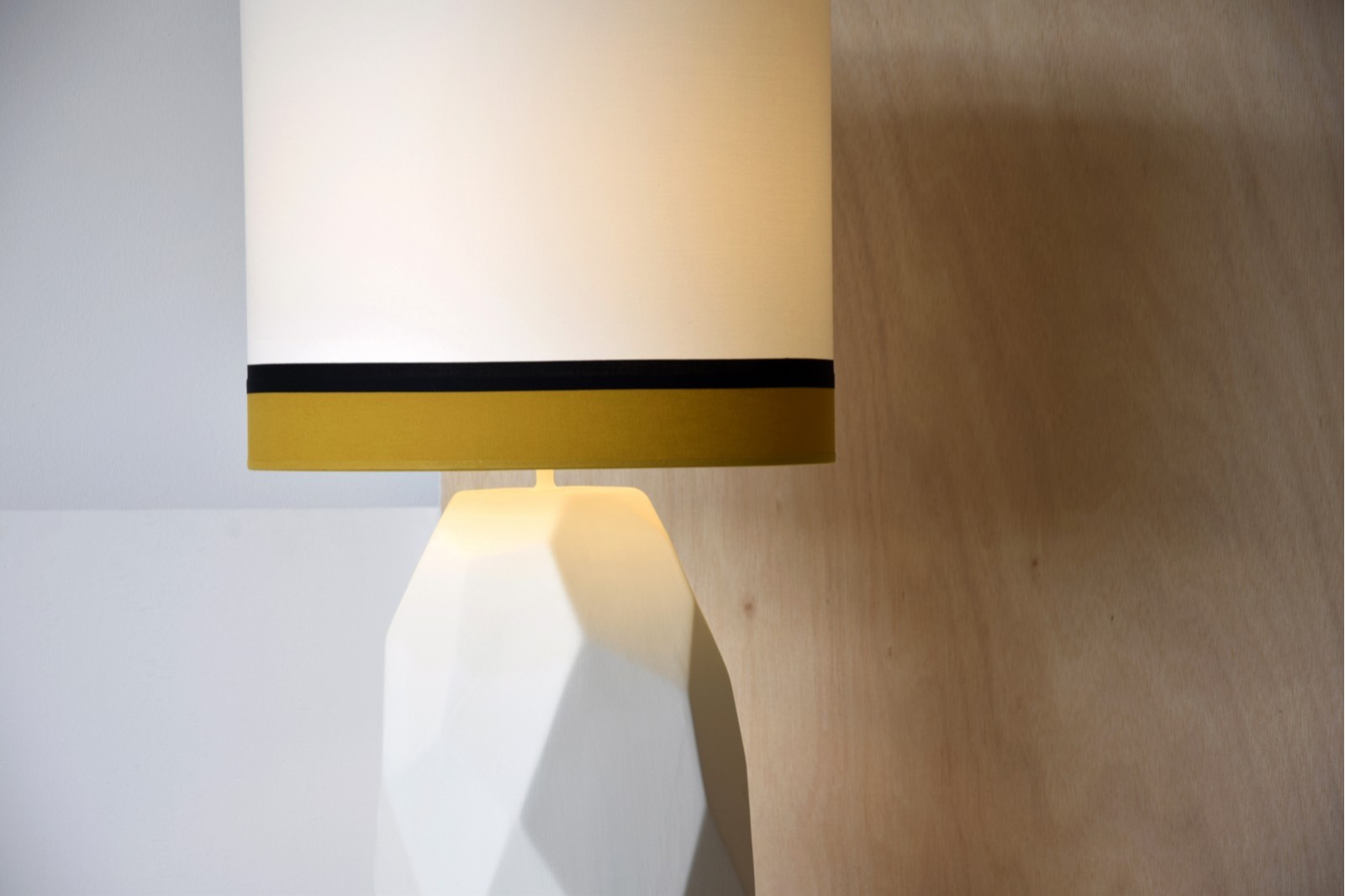 LAMPARA MESA CERAMICA MARS C-PANTALLA.