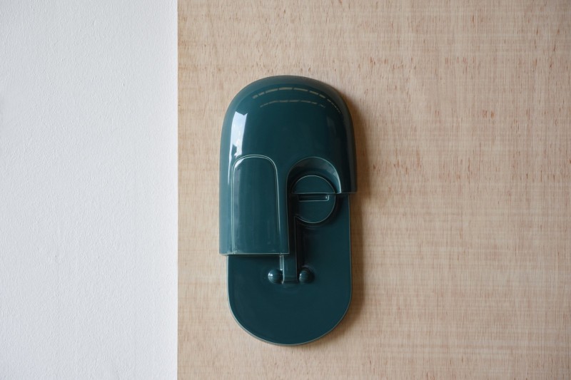 CERAMIC MASK TO HANG ON THE WALL.GLAZED GREEN. N2 | VP Interiorismo
