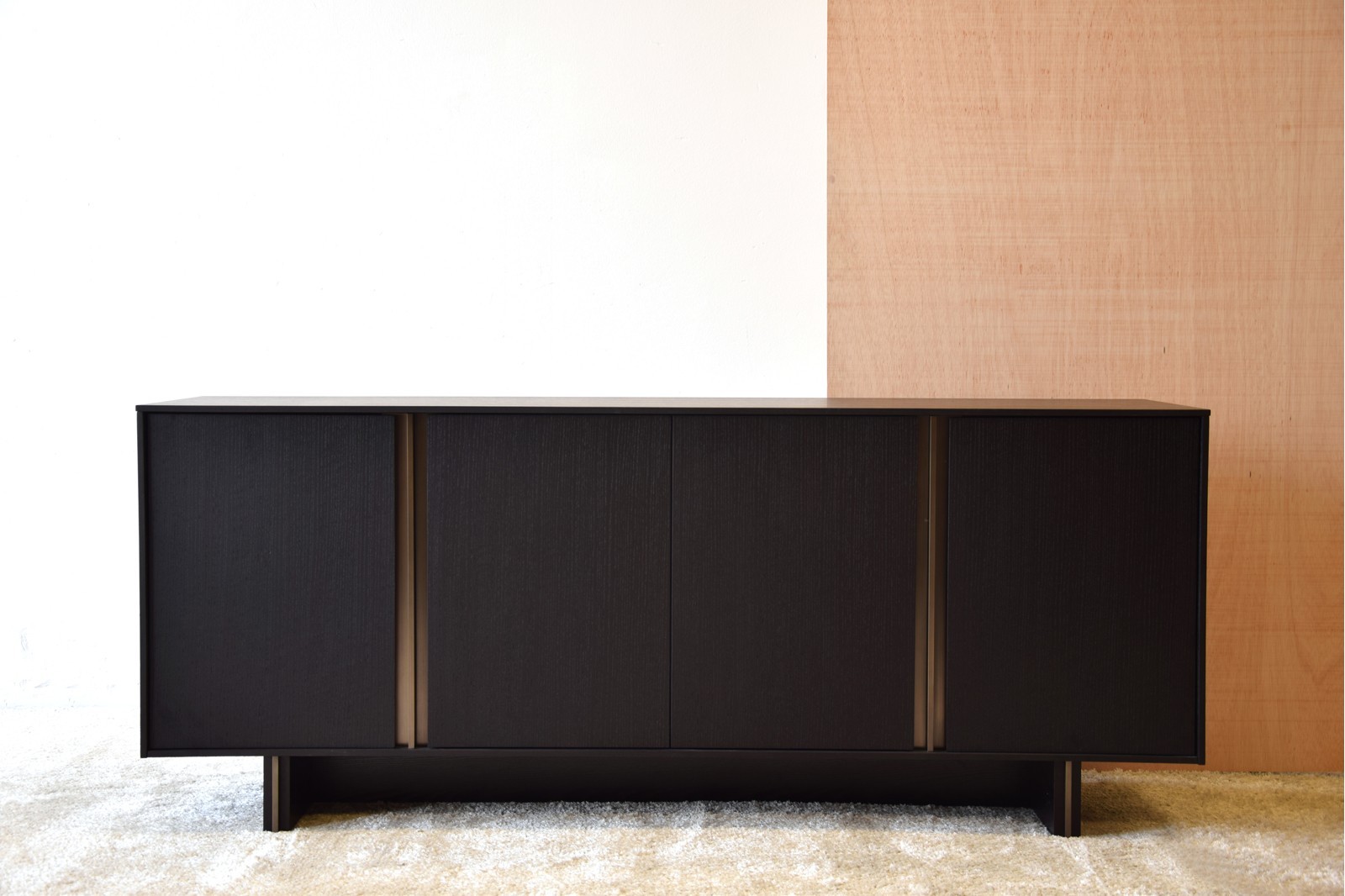 APARADOR ROBLE NEGRO MATE,ORO ENVEJECIDO