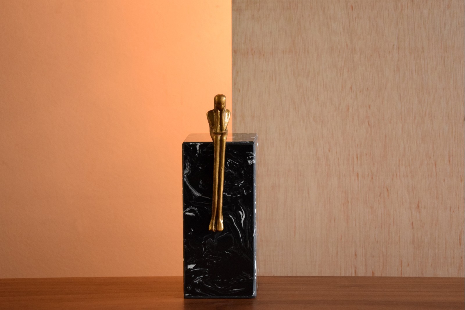 ESCULTURA HIERRO SOBRE BASE MARMOL.GR