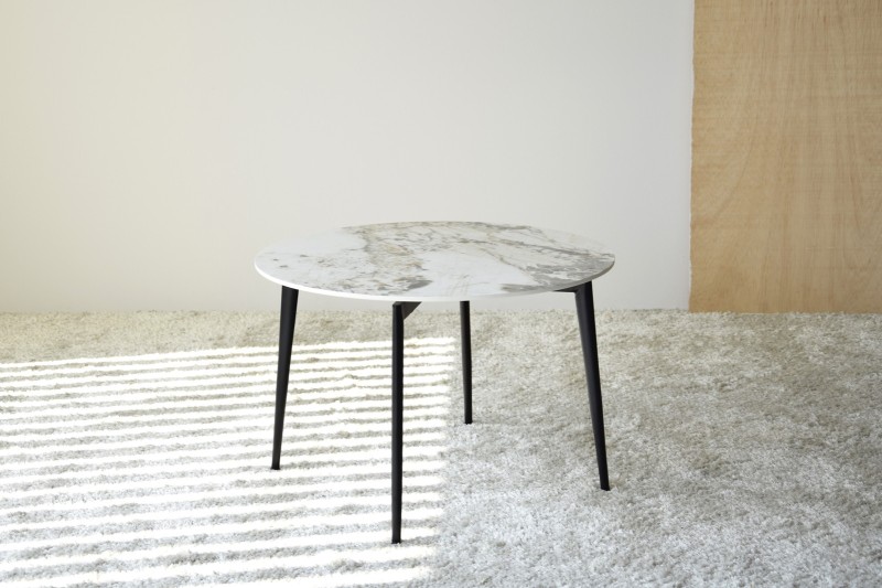 ROUND SIDE TABLE. SINTERED STONE AND METAL | VP Interiorismo