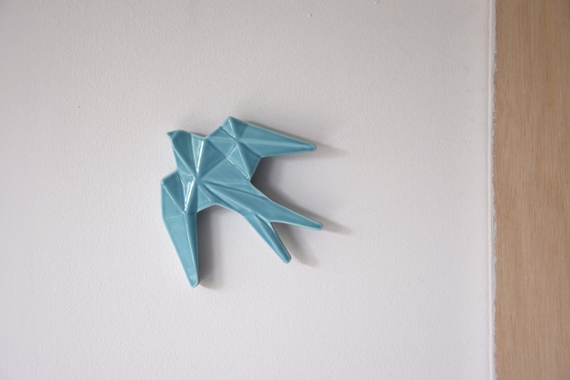 CERAMIC SWALLOW TO HANG ON THE WALL. BLUE. MINI | VP Interiorismo