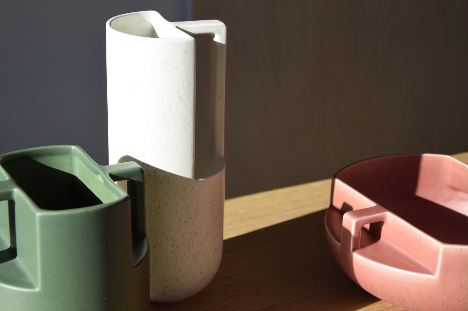 COLECCIÓN ÁNGULO: JARRONES Y CENTRO CERÁMICA